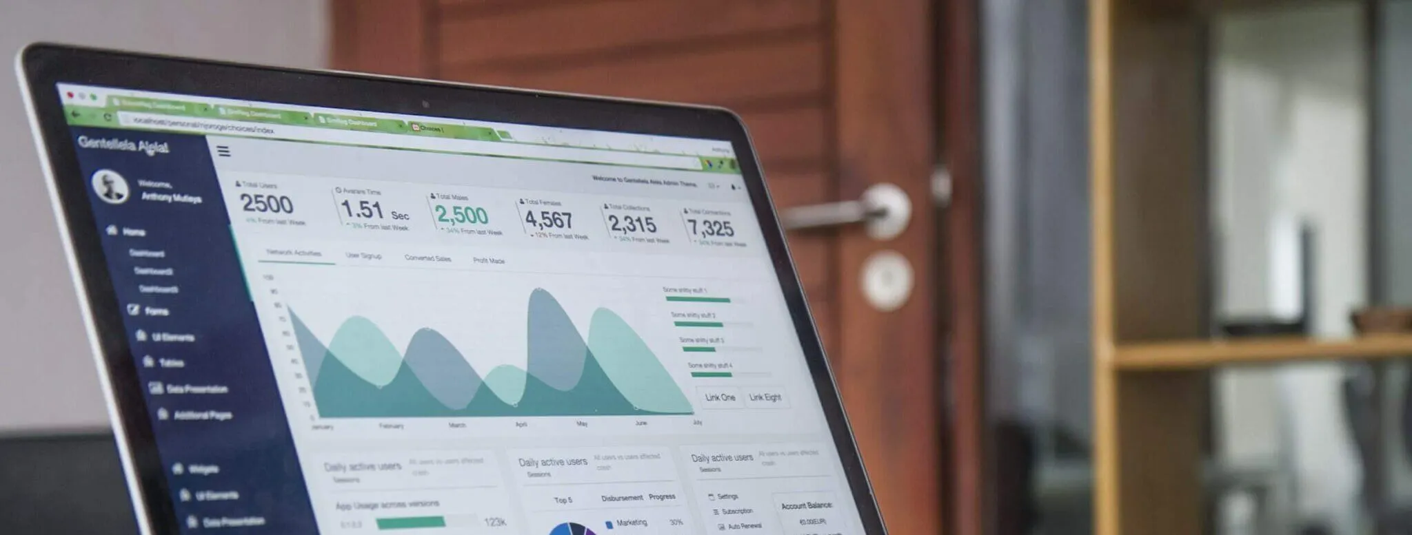 Carlos-muza-hpjsku2uysu-unsplash-e1665440336890-2048x777-1